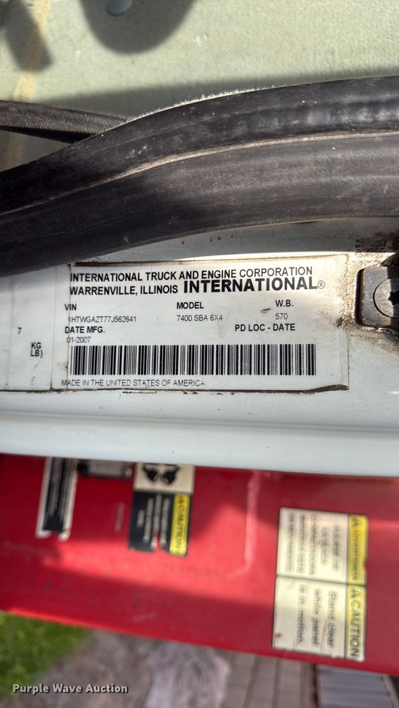 image for item EN0345 2007 International 7400 refuse truck