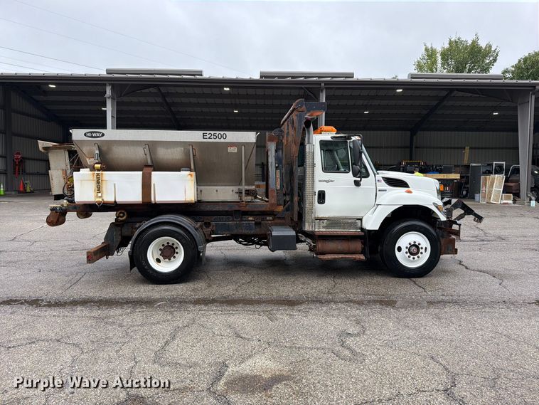 image for item EO8740 2009 International WorkStar 7300 hook lift truck