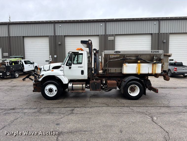 image for item EO8740 2009 International WorkStar 7300 hook lift truck