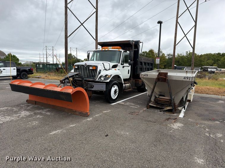 image for item EO8740 2009 International WorkStar 7300 hook lift truck