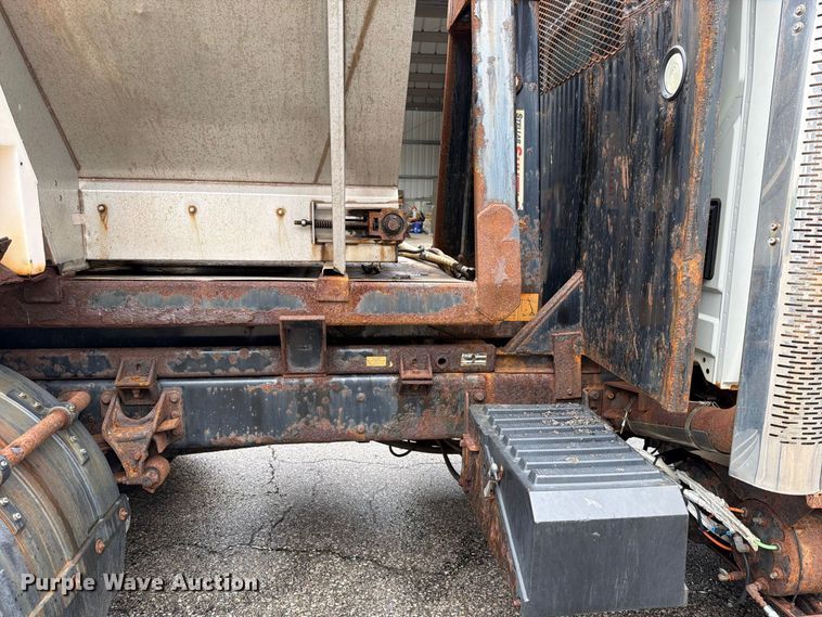 image for item EO8740 2009 International WorkStar 7300 hook lift truck