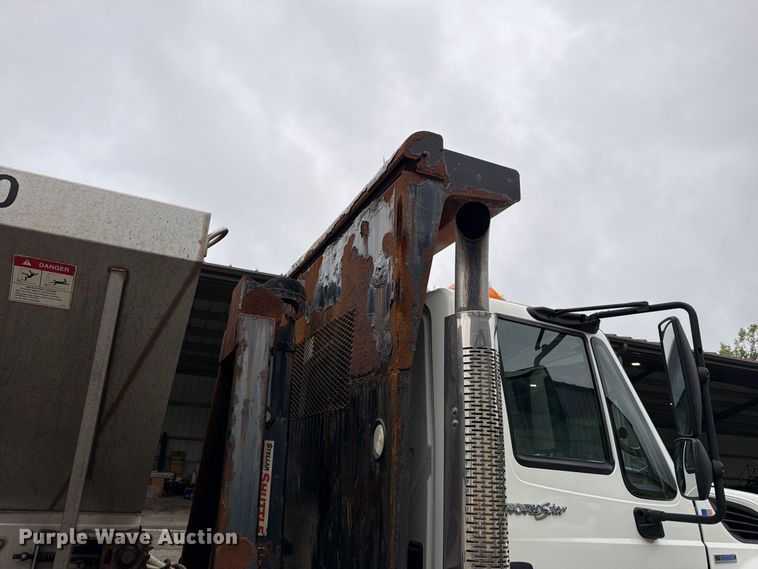 image for item EO8740 2009 International WorkStar 7300 hook lift truck