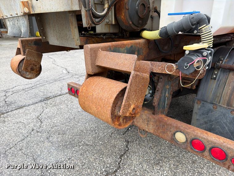 image for item EO8740 2009 International WorkStar 7300 hook lift truck