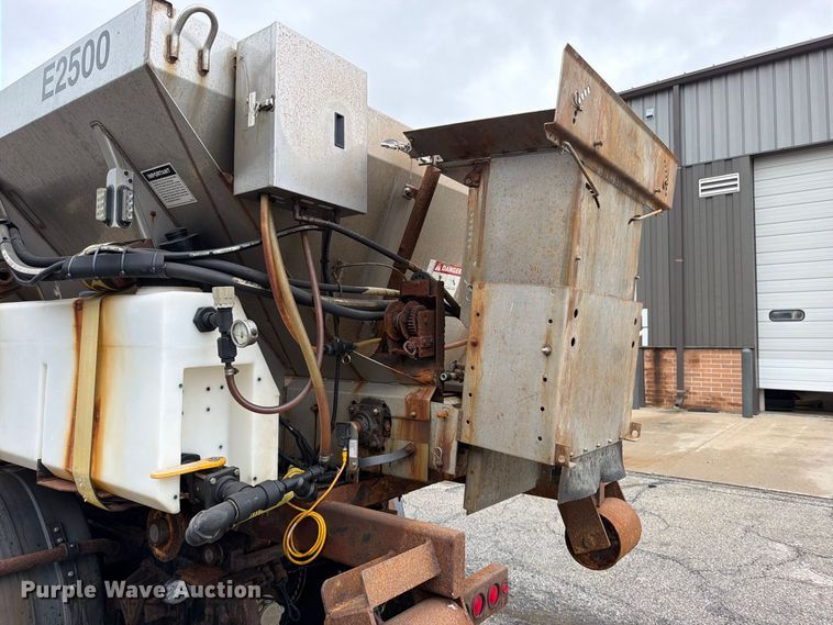 image for item EO8740 2009 International WorkStar 7300 hook lift truck