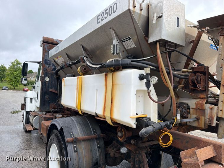 image for item EO8740 2009 International WorkStar 7300 hook lift truck
