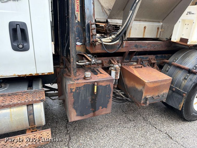 image for item EO8740 2009 International WorkStar 7300 hook lift truck