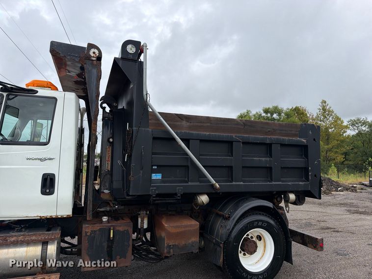 image for item EO8740 2009 International WorkStar 7300 hook lift truck