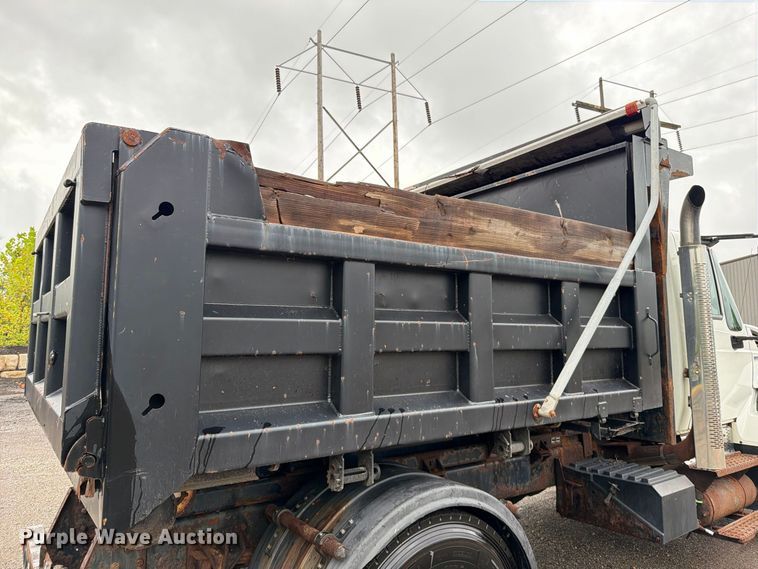 image for item EO8740 2009 International WorkStar 7300 hook lift truck