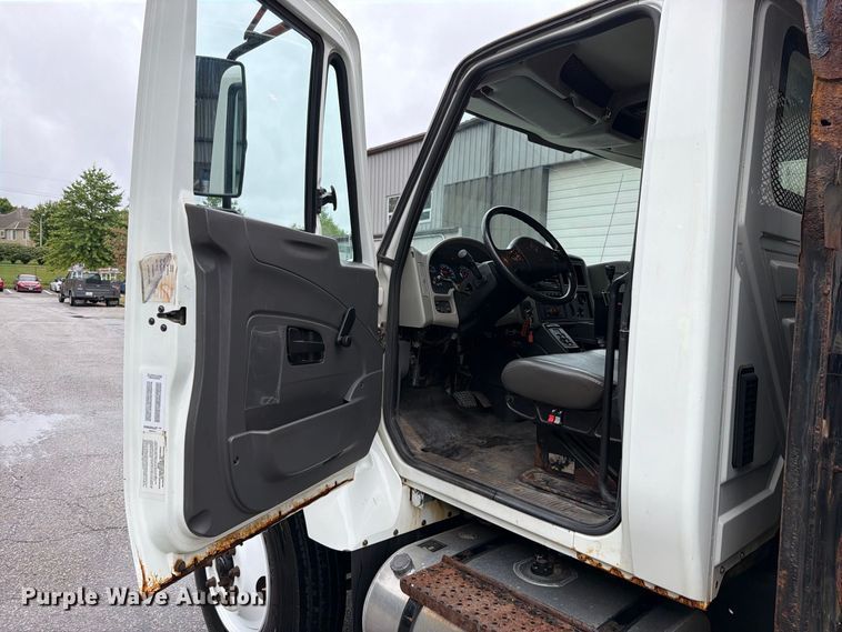 image for item EO8740 2009 International WorkStar 7300 hook lift truck