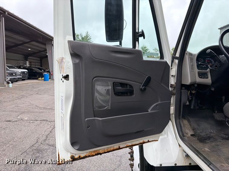 image for item EO8740 2009 International WorkStar 7300 hook lift truck