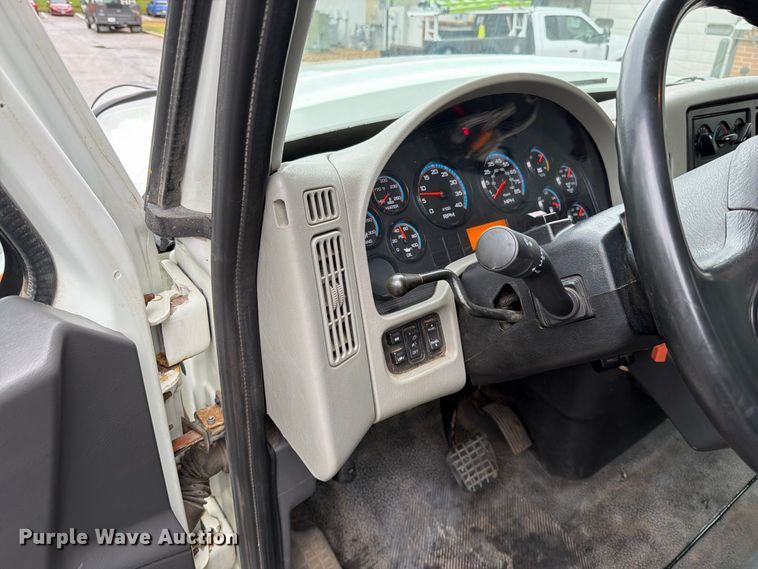 image for item EO8740 2009 International WorkStar 7300 hook lift truck