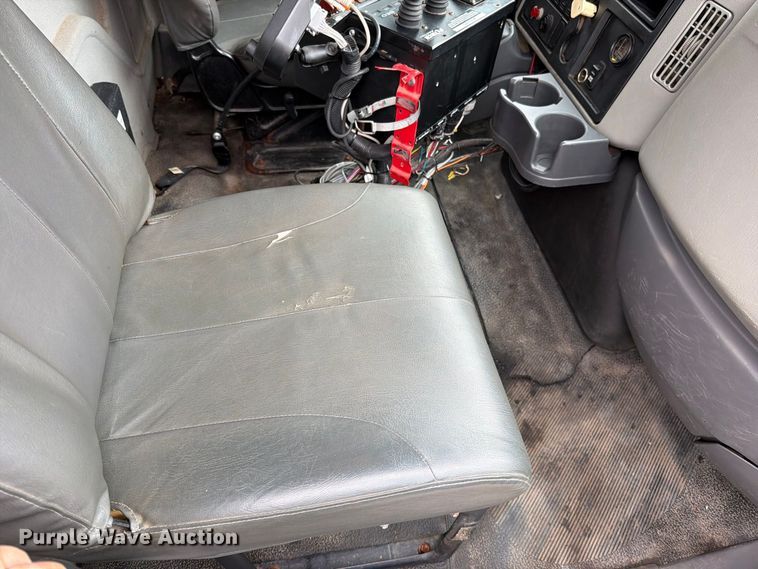 image for item EO8740 2009 International WorkStar 7300 hook lift truck