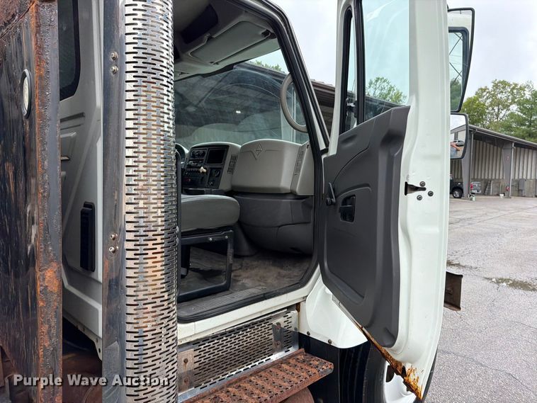 image for item EO8740 2009 International WorkStar 7300 hook lift truck