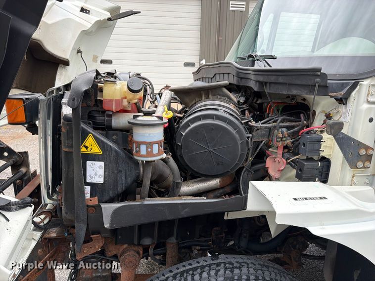 image for item EO8740 2009 International WorkStar 7300 hook lift truck