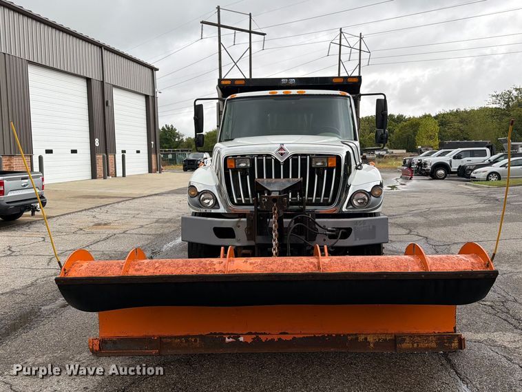 image for item EO8741 2013 International WorkStar 7300 hook lift truck