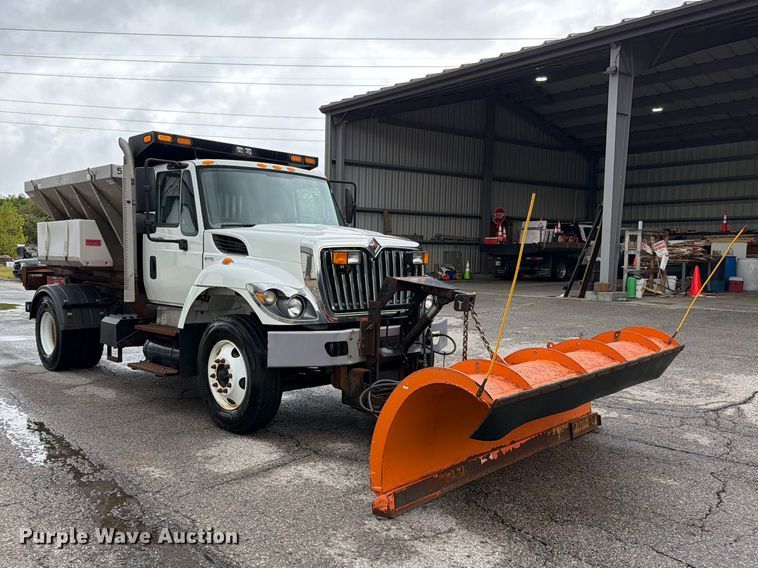image for item EO8741 2013 International WorkStar 7300 hook lift truck