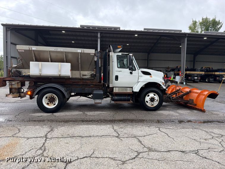 image for item EO8741 2013 International WorkStar 7300 hook lift truck