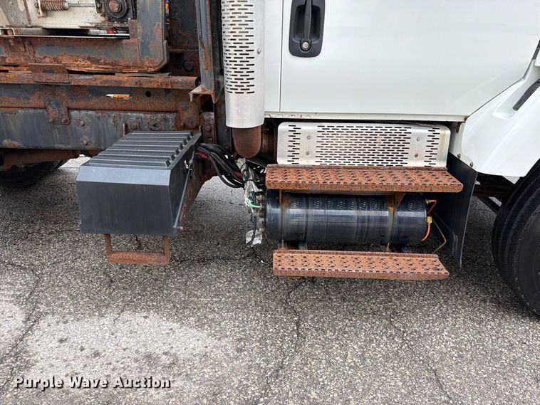 image for item EO8741 2013 International WorkStar 7300 hook lift truck