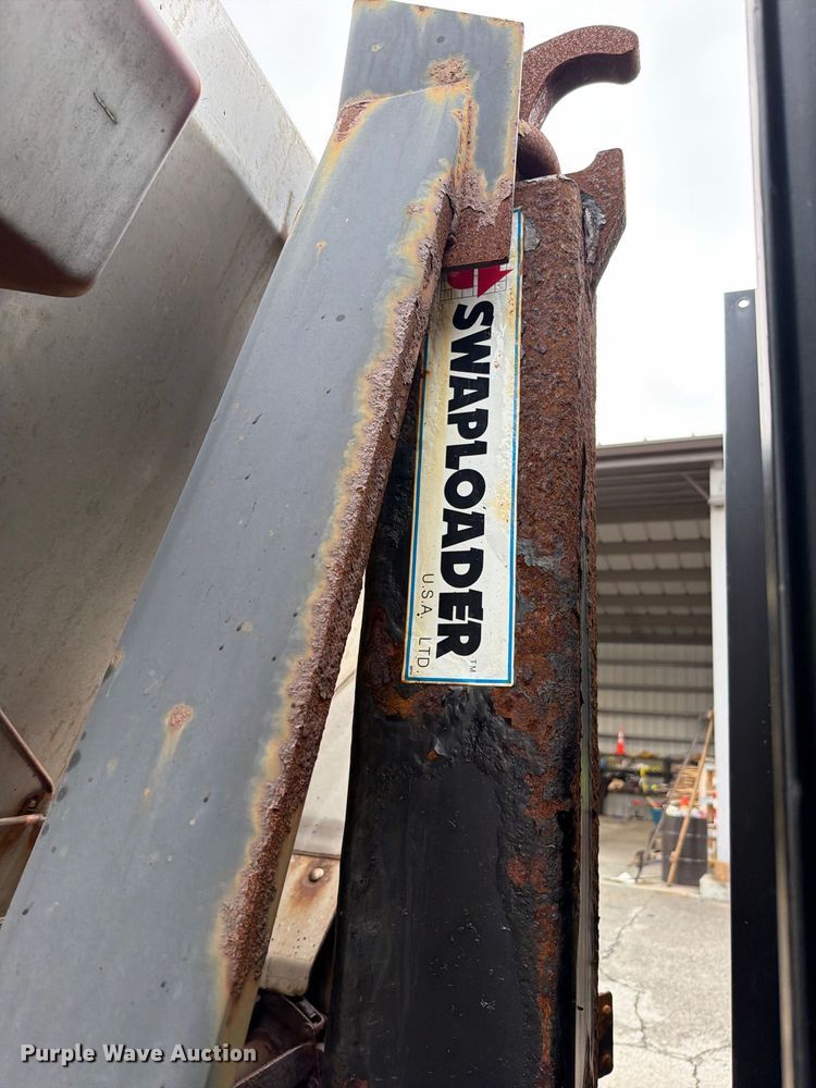 image for item EO8741 2013 International WorkStar 7300 hook lift truck