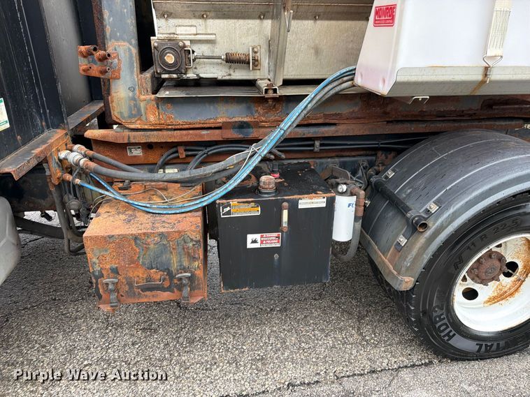image for item EO8741 2013 International WorkStar 7300 hook lift truck