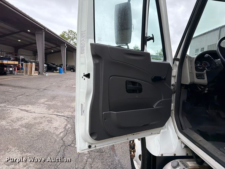 image for item EO8741 2013 International WorkStar 7300 hook lift truck