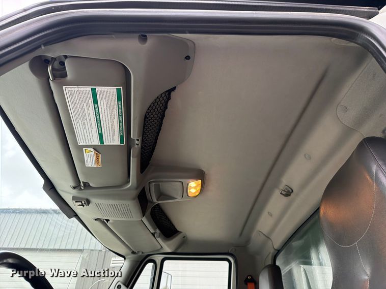 image for item EO8741 2013 International WorkStar 7300 hook lift truck
