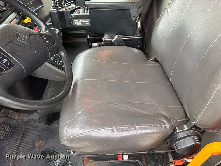 image for item EO8741 2013 International WorkStar 7300 hook lift truck