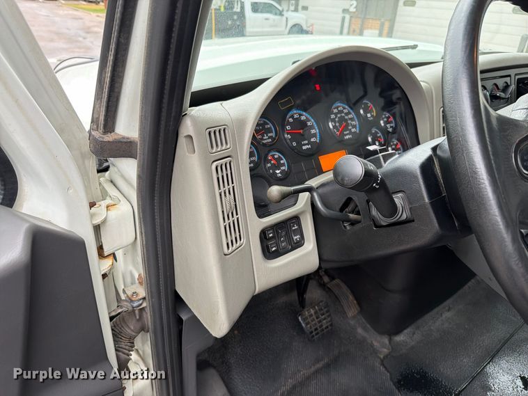 image for item EO8741 2013 International WorkStar 7300 hook lift truck