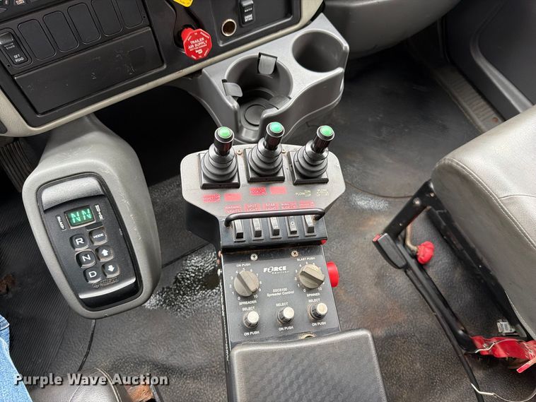 image for item EO8741 2013 International WorkStar 7300 hook lift truck