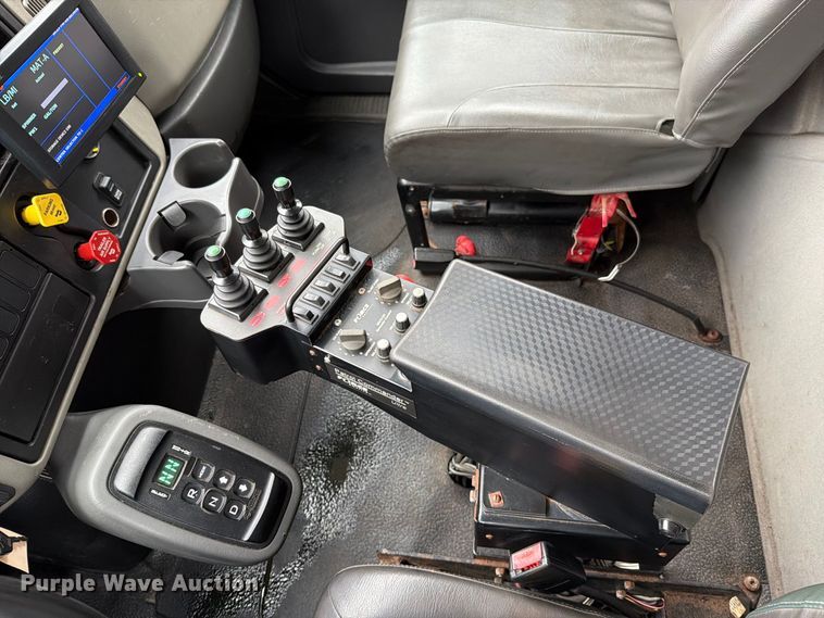 image for item EO8741 2013 International WorkStar 7300 hook lift truck