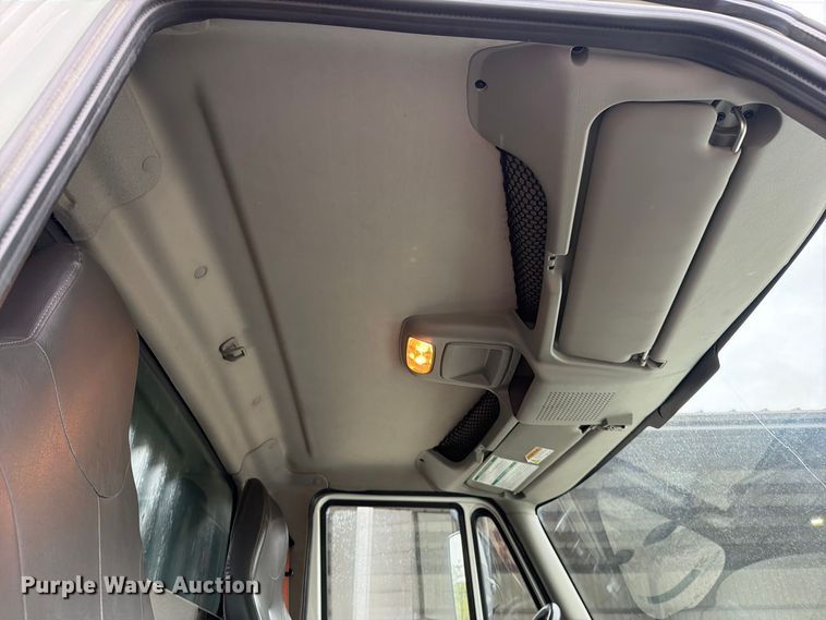 image for item EO8741 2013 International WorkStar 7300 hook lift truck