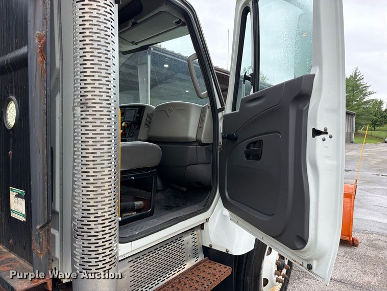 image for item EO8741 2013 International WorkStar 7300 hook lift truck