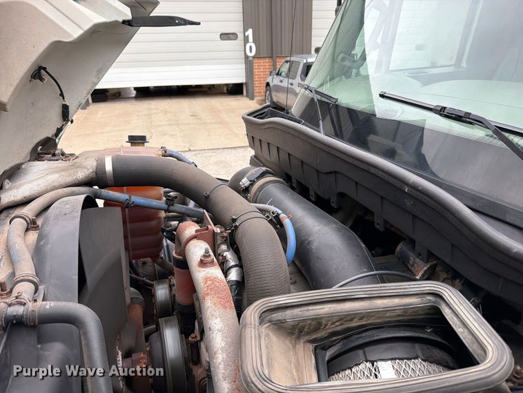 image for item EO8741 2013 International WorkStar 7300 hook lift truck