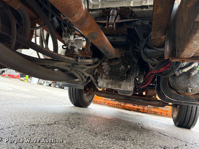 image for item EO8741 2013 International WorkStar 7300 hook lift truck