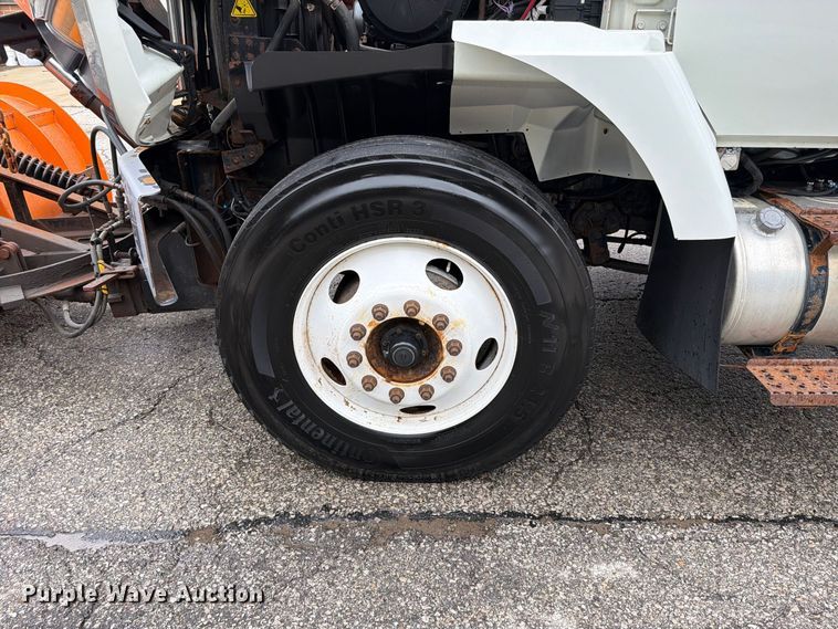 image for item EO8741 2013 International WorkStar 7300 hook lift truck
