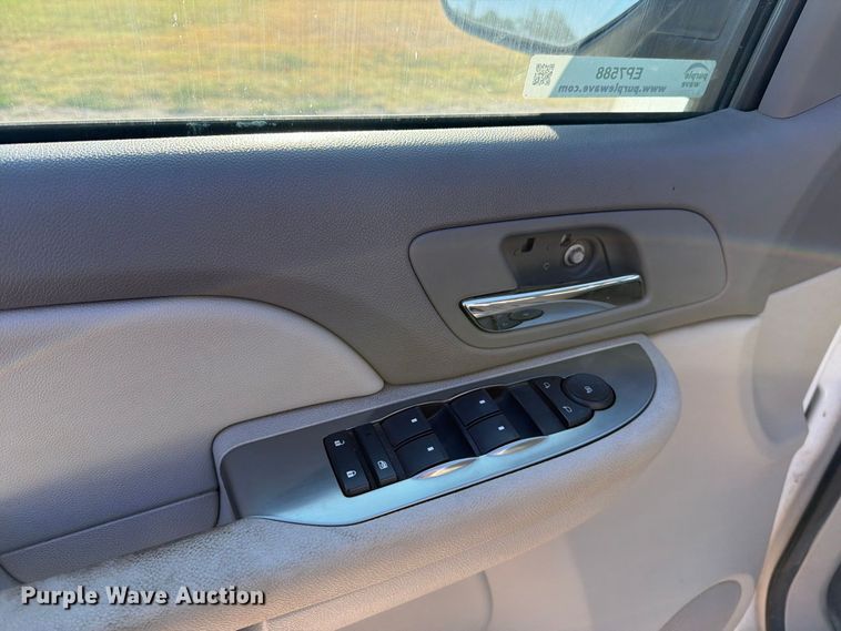 image for item EP7588 2007 Chevrolet Suburban 1500 SUV