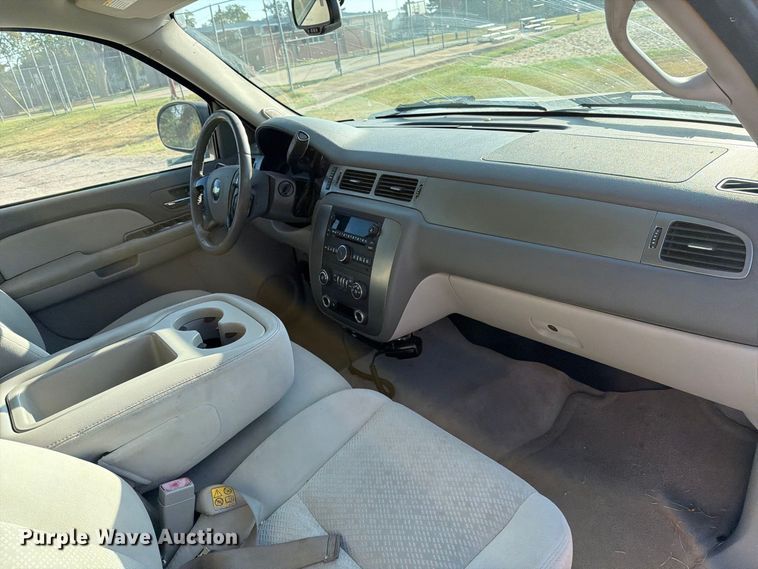 image for item EP7588 2007 Chevrolet Suburban 1500 SUV
