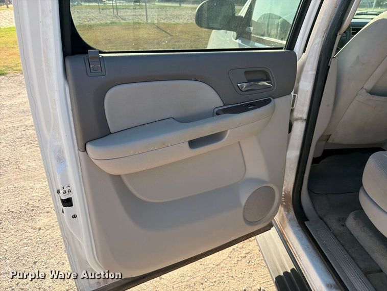 image for item EP7588 2007 Chevrolet Suburban 1500 SUV