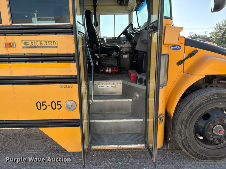 image for item EP7589 2006 Blue Bird school bus