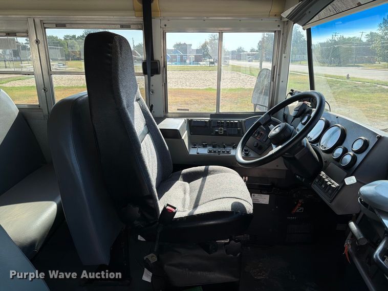 image for item EP7589 2006 Blue Bird school bus