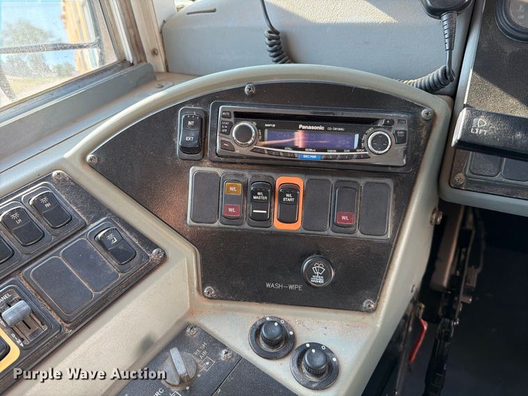 image for item EP7589 2006 Blue Bird school bus