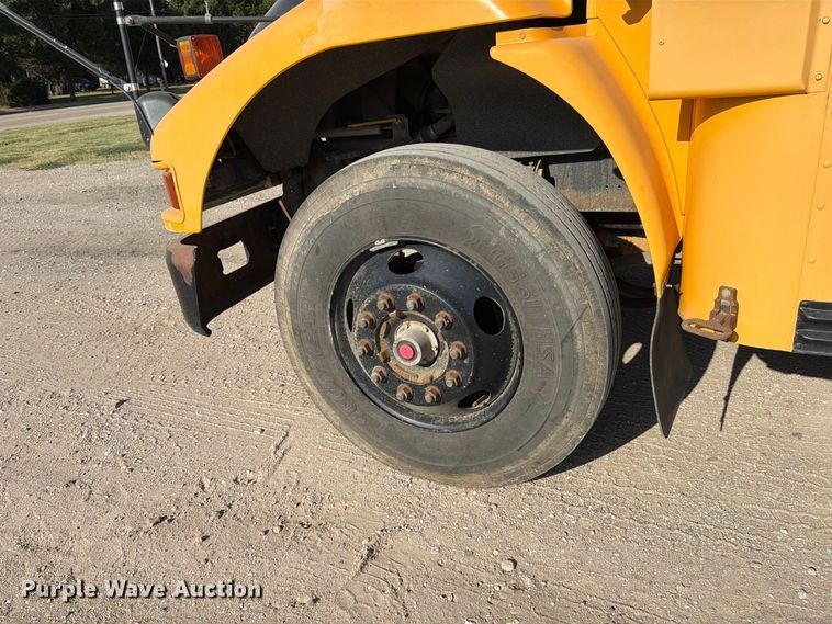 image for item EP7589 2006 Blue Bird school bus