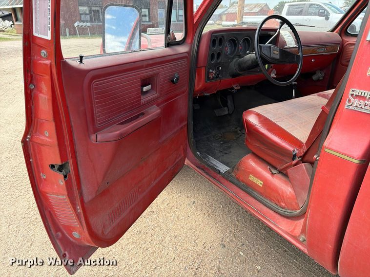 image for item EP7643 1977 Chevrolet Custom Deluxe 30 brush fire truck
