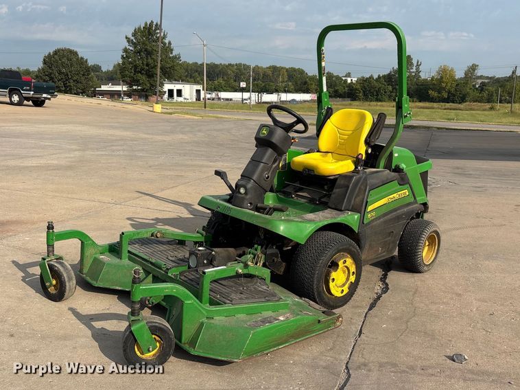 John Deere 1570 ZTR lawn mower