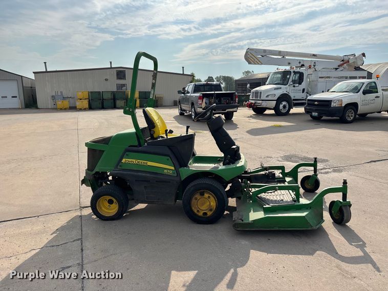 image for item ER3307 John Deere 1570 ZTR lawn mower