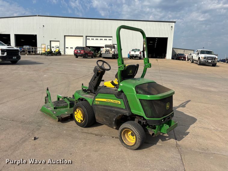 image for item ER3307 John Deere 1570 ZTR lawn mower