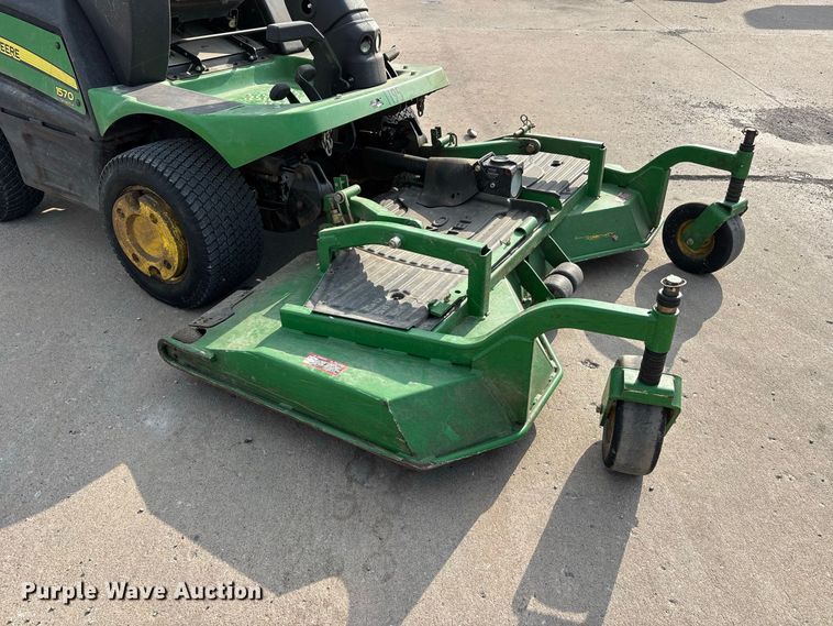 image for item ER3307 John Deere 1570 ZTR lawn mower