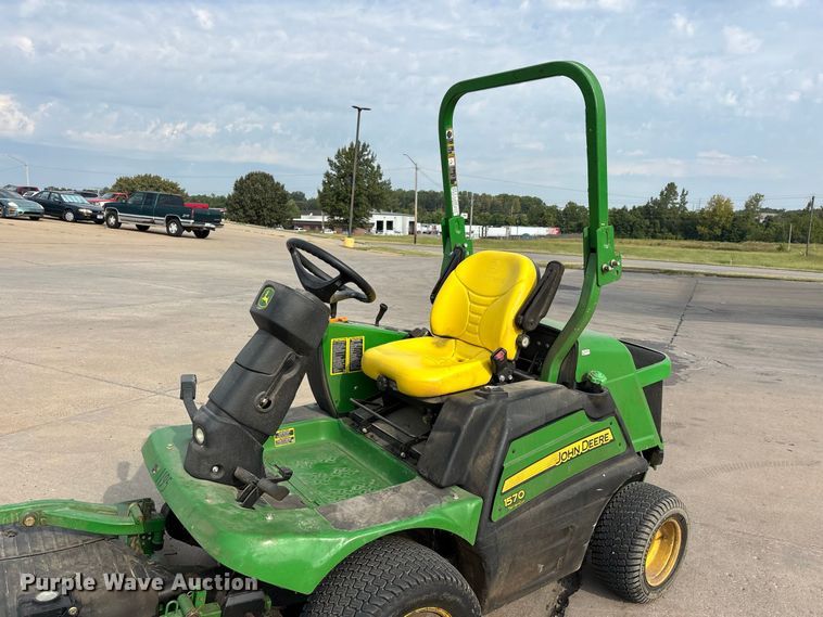 image for item ER3307 John Deere 1570 ZTR lawn mower