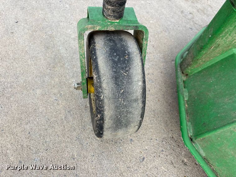image for item ER3307 John Deere 1570 ZTR lawn mower