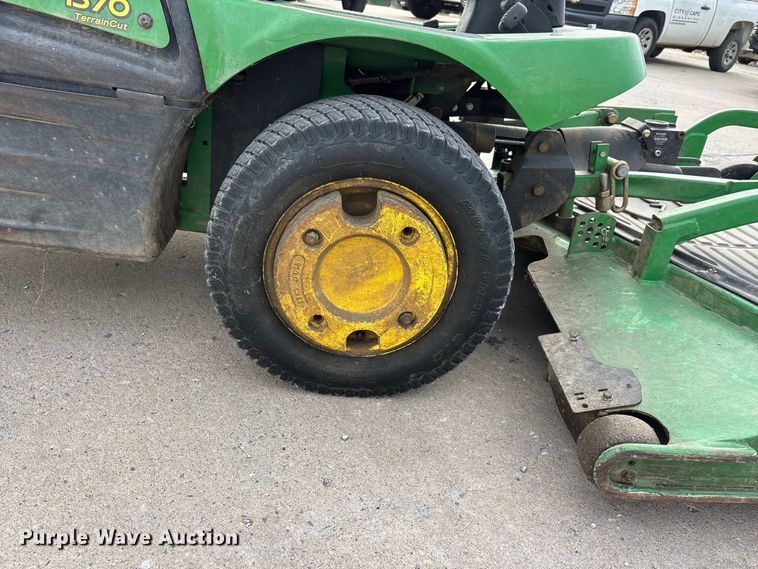 image for item ER3307 John Deere 1570 ZTR lawn mower